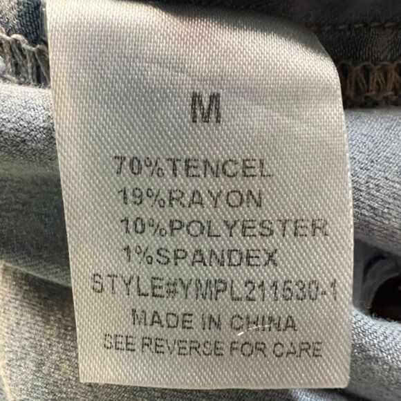 Pink Lily Distressed Star Patch Chambray Button Down Shirt – Size M - Picture 4 of 5